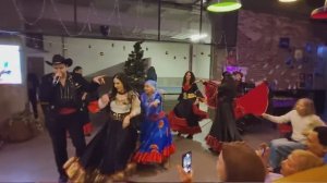 "МОЯ БАБУШКА КУРИТ ТРУБКУ" ПЕСНИ И ТАНЦЫ. АРТИСТЫ НА ПРАЗДНИК. Е. Берлин и ансамбль танца "Экспромт"