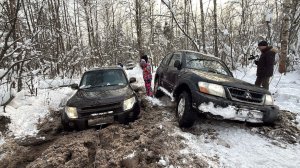 «НЕ ПРОЕДЕМ»: Как мы нашли грязь после снежного апокалипсиса. TANK VS Mitsubishi