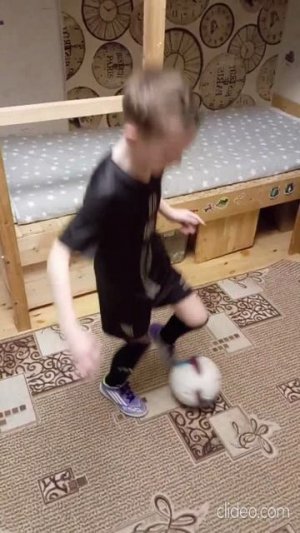 Тренировка по футболу. Упражнение 01.