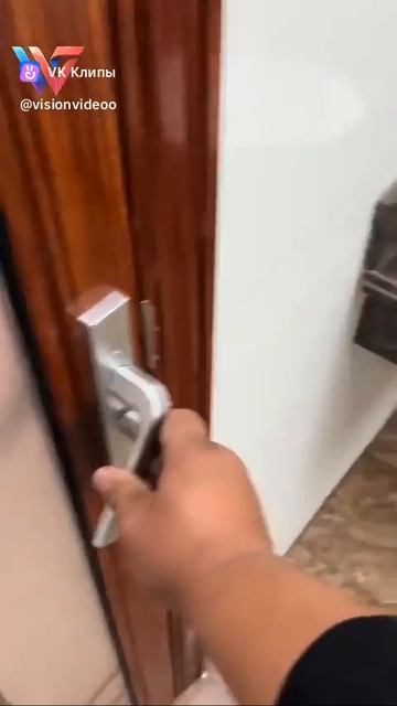 Strange faucets смотреть онлайн