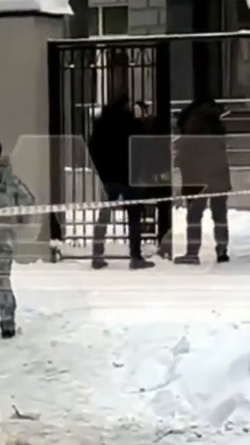 ЛИКВИДИРОВАЛ МИГРАНТОВ в Уфе #криминал #миграция #задержания #мигранты.mp4 смотреть онлайн