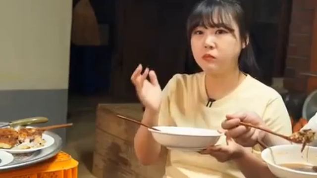 Мукбанг семейный ужин Еда на камеру смотреть онлайн