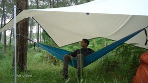 Кемпинг под дождём с гамаком. звуки дождя, релакс.