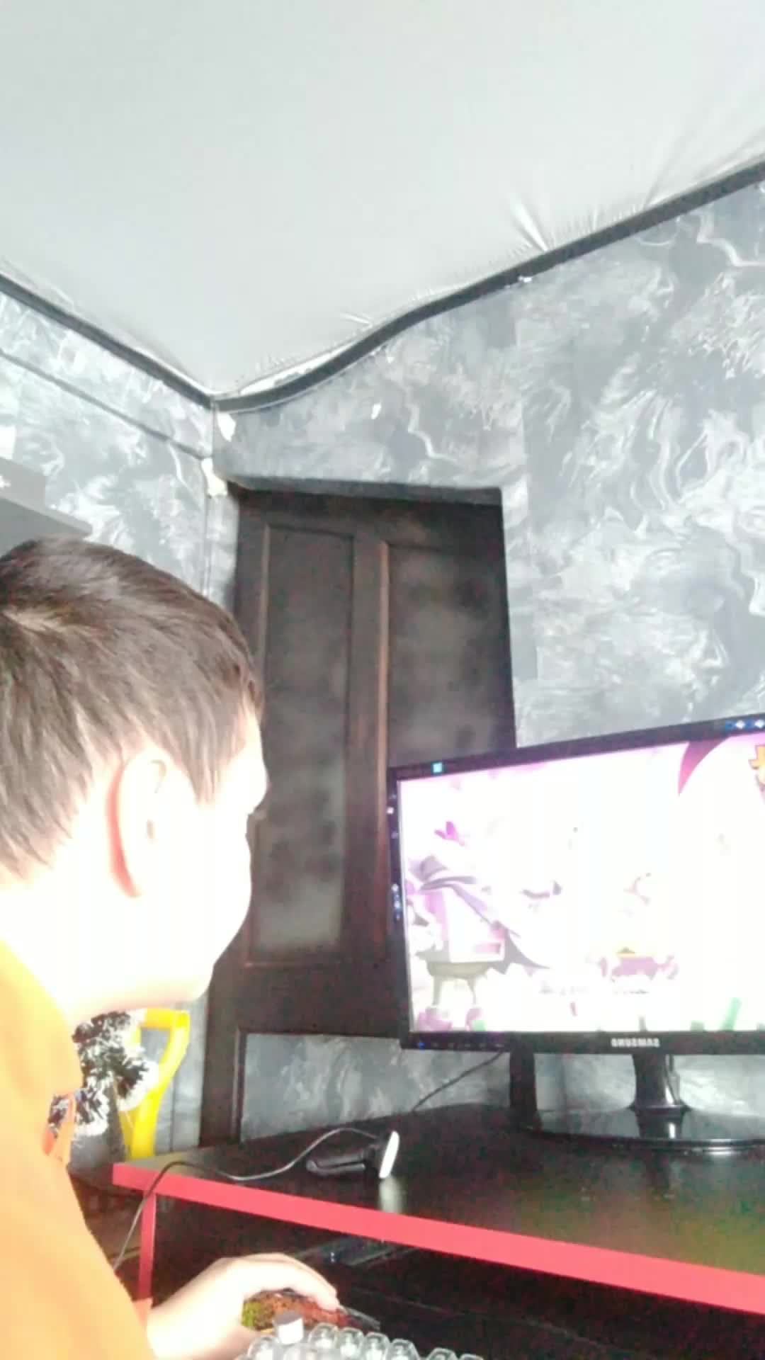 играю в Brawl Stars и в Standoff