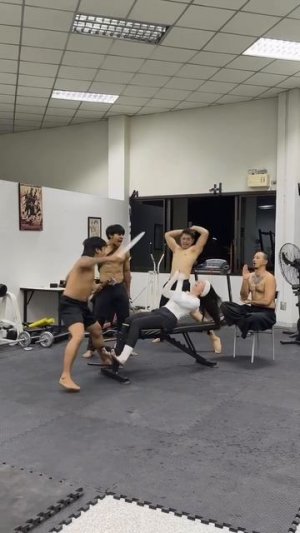 тренировка от тайких парней 🤣🤣🤣