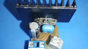 Громкий УНЧ для начинающих. Прост и всего 4 детали.