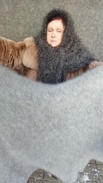 89507716355 Кто мёрзнет? Кто хочет тепла? Тёплая, толстая, нежная пуховая шаль натурального цвета. смотреть онлайн