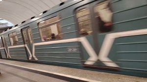 электропоезд 81-717 Номерной, отправляется со станции Чкаловская