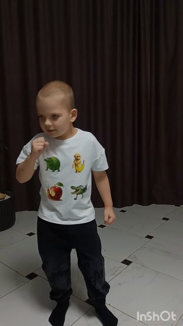 Женя поёт песню Педро Ракун 🦝🎶