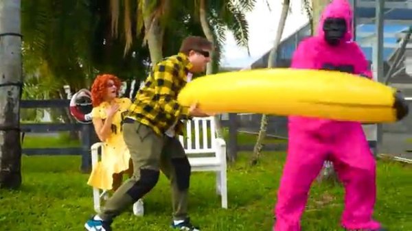 Настя помогает людям в День Святого Валентина