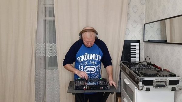 Колбасный цех, вторая смена. Denon prime go+