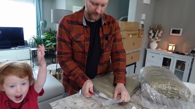 10 Посылок — Мурашки От Каждой Штуки!(Happy Family in CANADA) смотреть онлайн