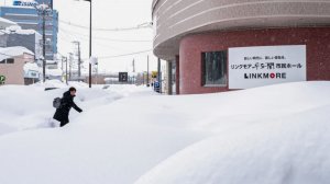 Из-за сильного снегопада под угрозой срыва оказались парламентские выборы в Японии