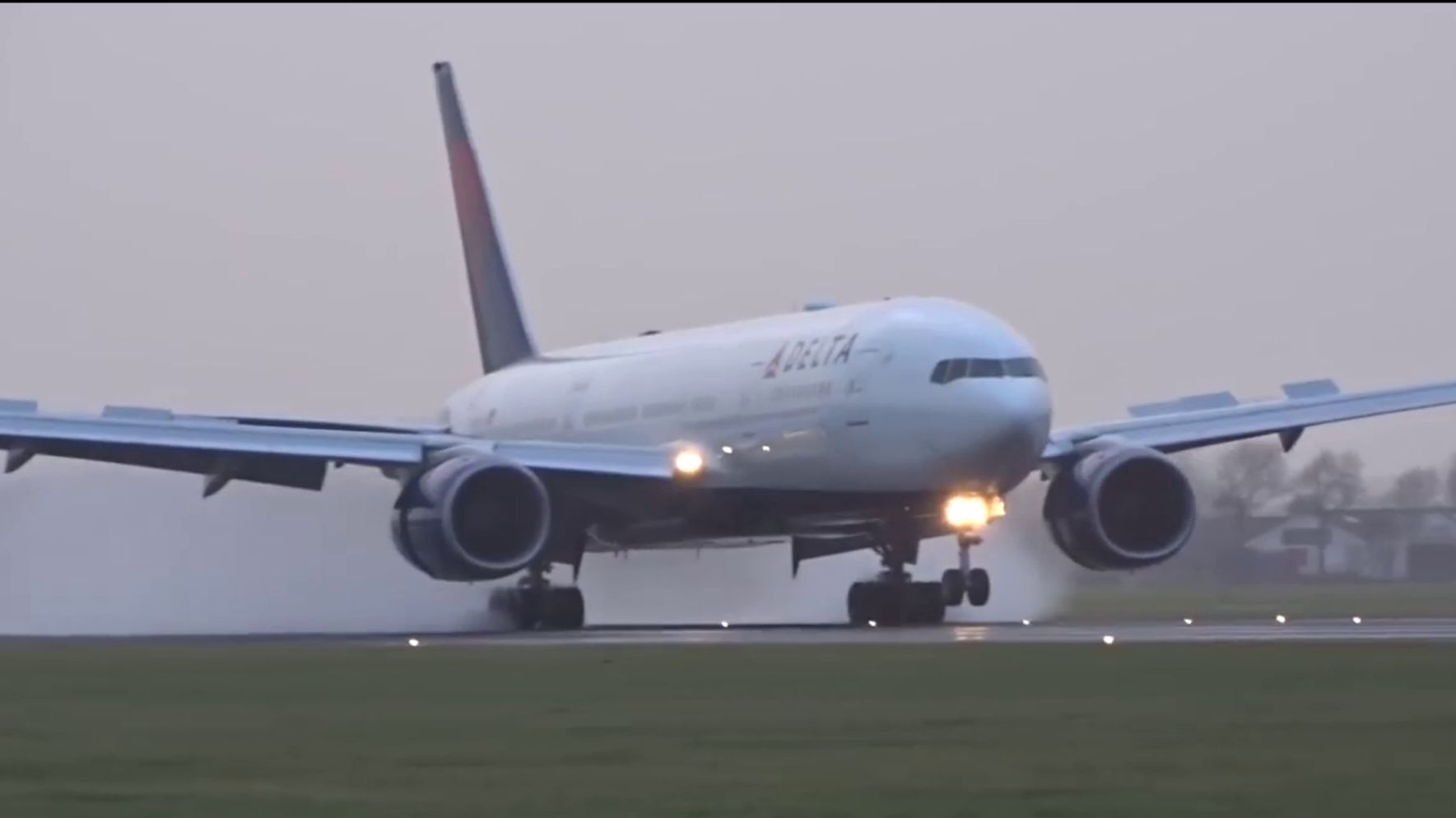 Красивая подборка взлета и посадки пассажирских самолетов | Самолет взлетает смотреть онлайн