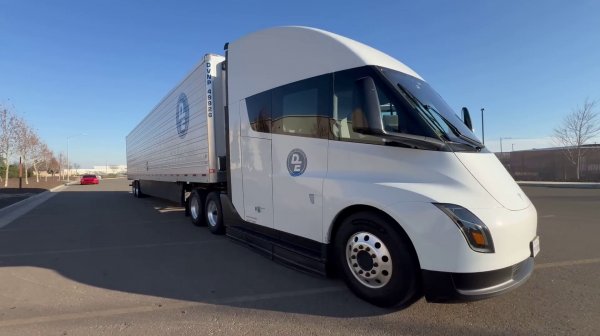 ПРОБУЮ TESLA SEMI - ЭЛЕКТРИЧЕСКИЙ СЕДЕЛЬНЫЙ ТЯГАЧ. Дела домашние: Судьба ДОРОГА