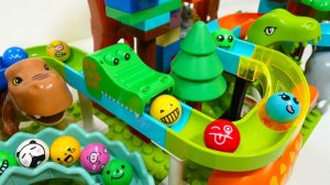 СТРОИМ ГОРКУ ДЛЯ ШАРИКОВ С КРОКОДИЛОМ КАТАЕМ ШАРИКИ ВИДЕО ДЛЯ ДЕТЕЙ ДЕТСКИЙ КАНАЛ ИГРАЛКИ-ЗАЛИПАЛКИ