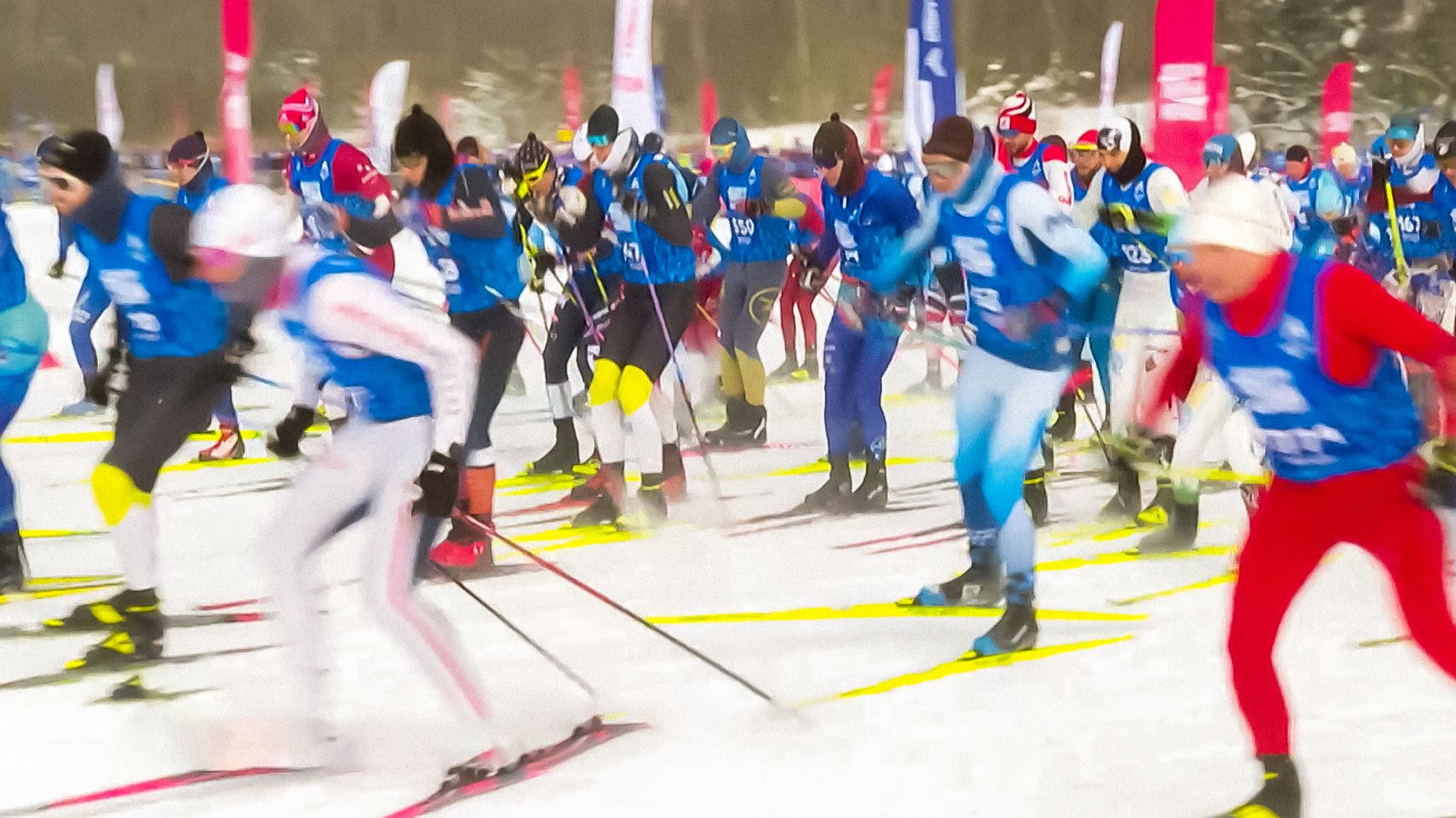 Тысячи москвичей вышли на старт лыжного марафона по живописным полям Битцы смотреть онлайн