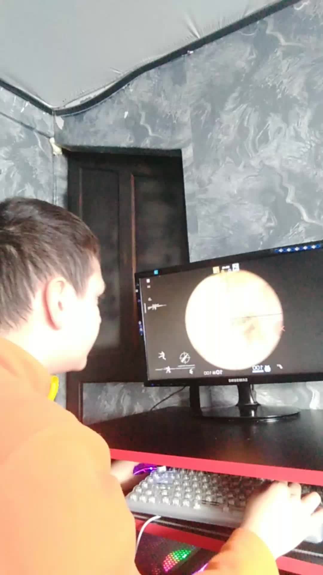 играй против дуры