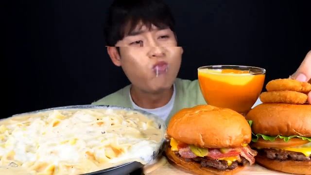 Мукбанг лапша на сливках, бургеры , сырные колечки Еда на камеру смотреть онлайн