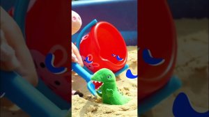 Пеппа и Джордж спрятали динозаврика в песке #детскийканал #peppapig #игрушкидлядевочек