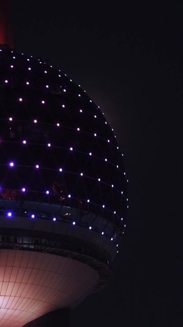 Фотографы очень терпеливо ждали, чтобы запечатлеть полнолуние в Шанхае