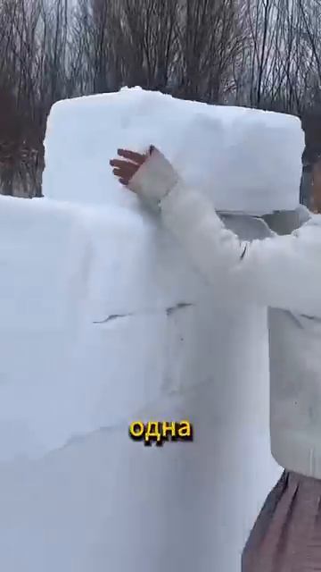 Строительство огромного снежного замка полностью своими руками Размер впечатляет 😧 смотреть онлайн