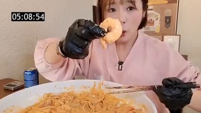 Мукбанг челлендж лапша с креветками за 13 минут Еда на камеру смотреть онлайн