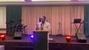 Епископ Джозеф Аду Баах «Носители расслабленных»