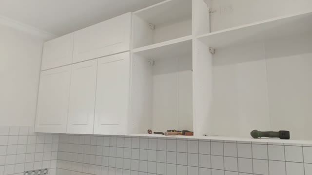 Сборка кухни. Верхние шкафы. смотреть онлайн