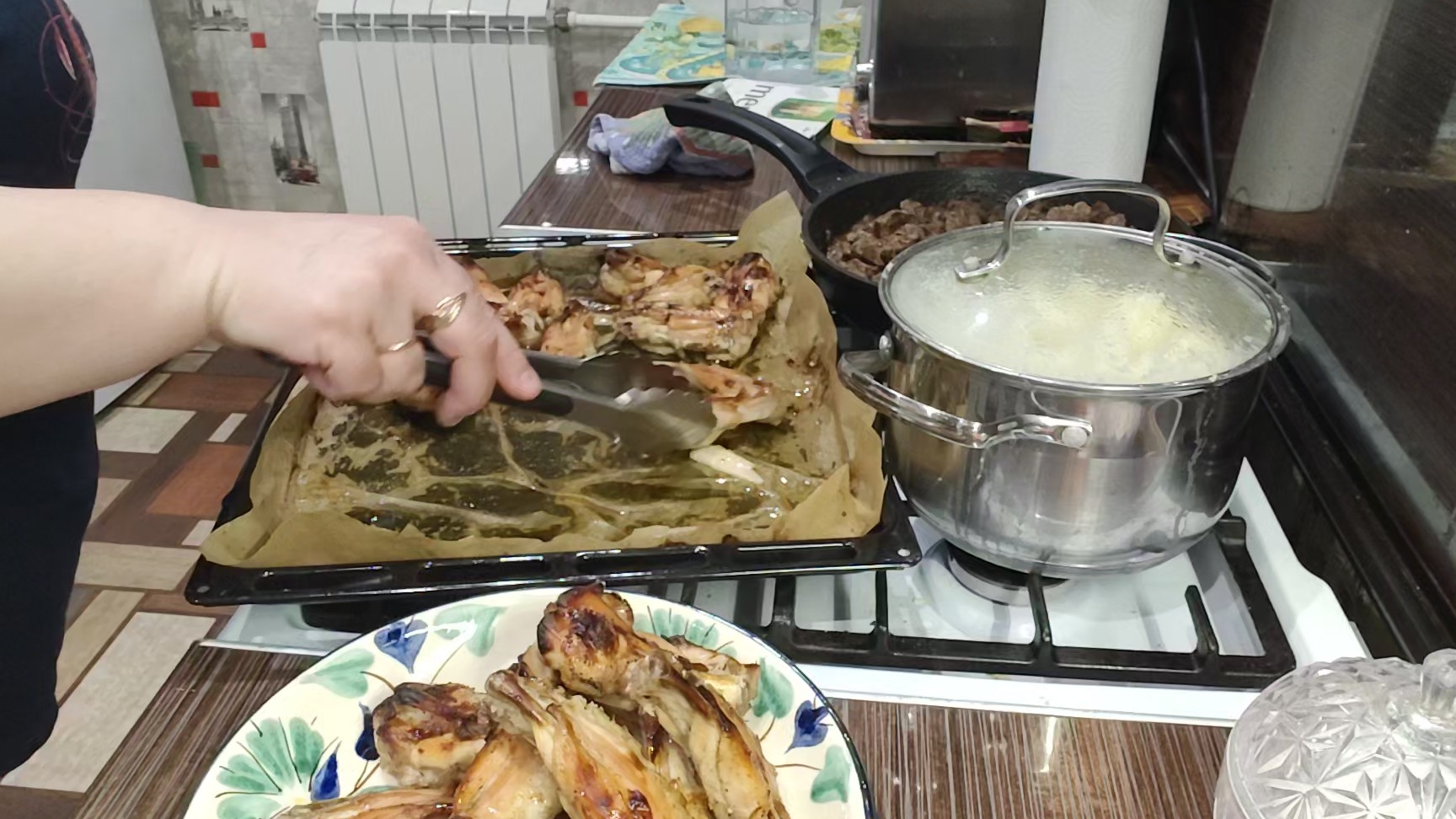 Готовлю 2 вторых/ Крылья и печень/ Общение/ смотреть онлайн