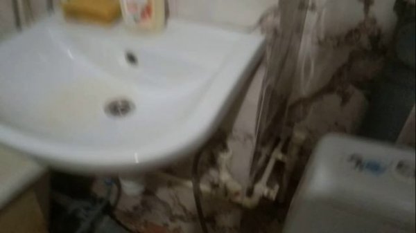 Плитка в ванной положена