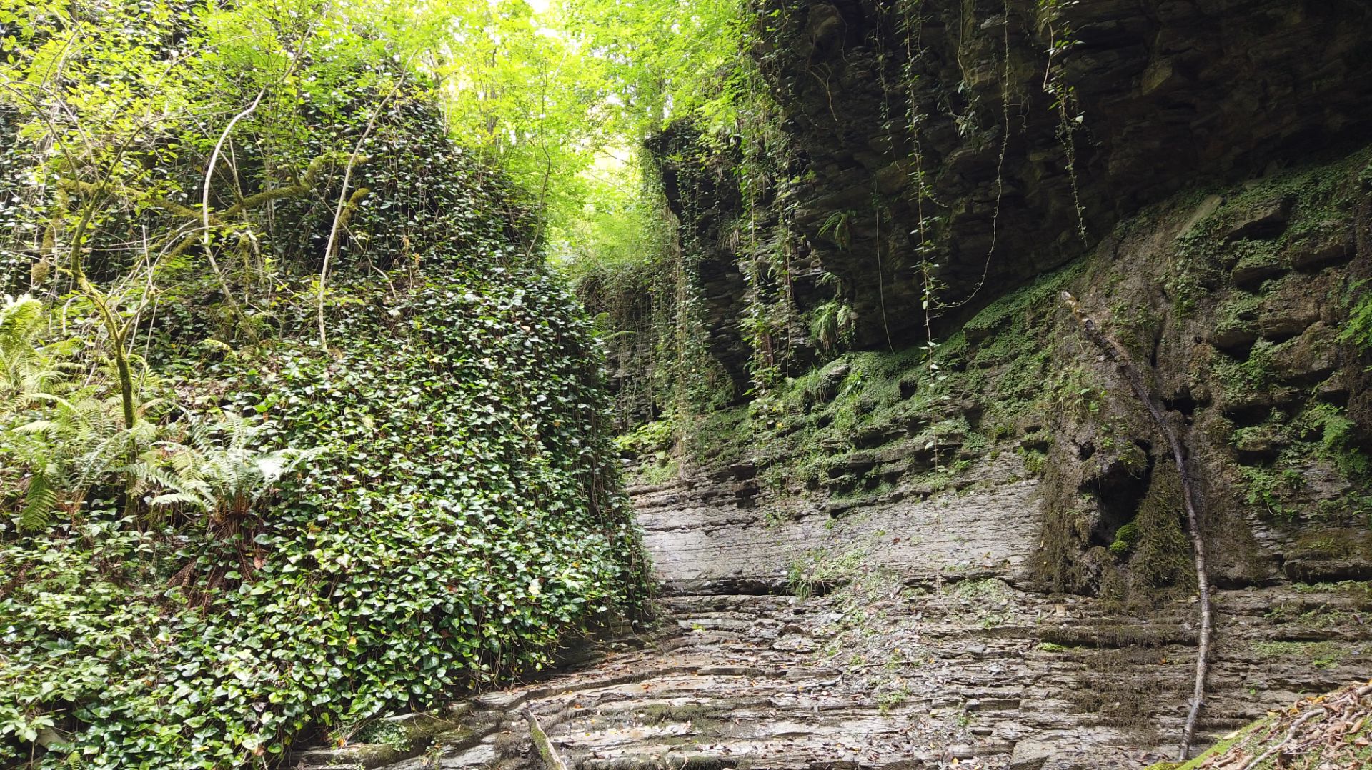 Древний Сочи. Огненный дольмен в Катковой щели. смотреть онлайн