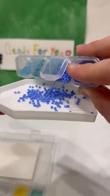 Брелок на благотворительность #брелоки #бисер #бисероплетение