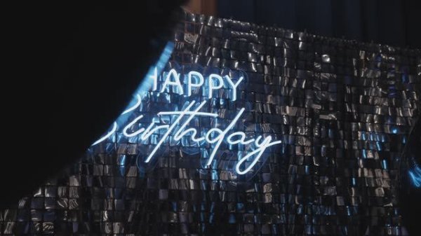 Ведущий Андрей Стрелин