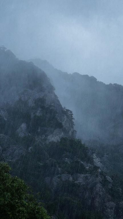 Stone - Mountains in the fog смотреть онлайн