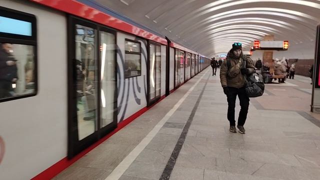 электропоезд 81-775.2 Москва 2024 отправляется с платформы Кантемировская смотреть онлайн