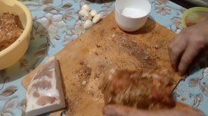 Тихо,без лишних слов.Все заняты своими делами.