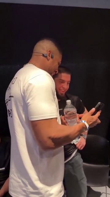 Ислам Махачев сказал Энтони Джошуа, что тот должен приехать в Дагестан смотреть онлайн