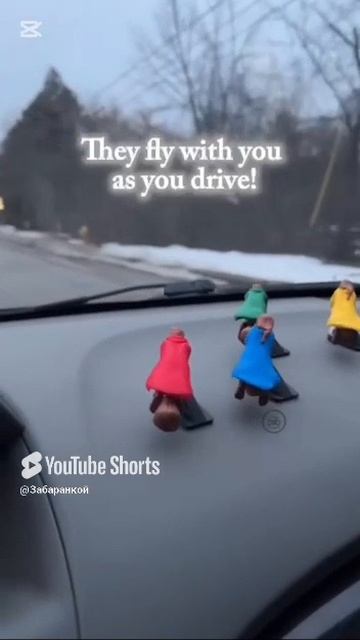 Фигурки волшебников парящих на метлах и повторяющих повороты водителя, стали вирусным хитом соцсетей