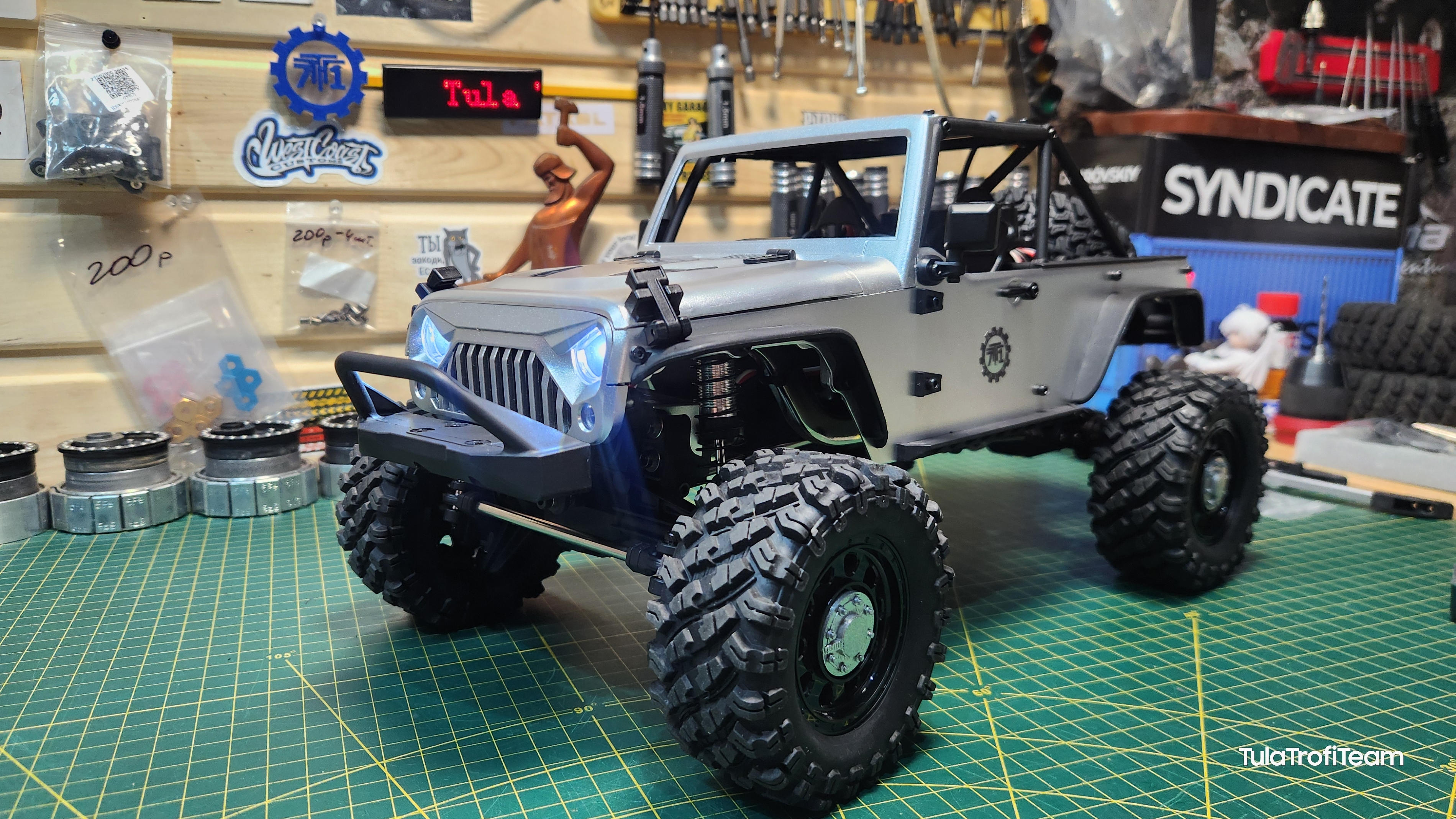 Мелкий жмых Mjx hyper go h12y+ очень интересный jeep Rubicon смотреть онлайн