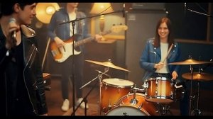 Душевная ритмичная песенка _Вдалеке_ - Светлый свет