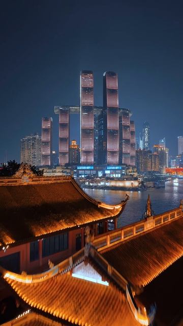 Потрясающий ночной вид сверху на Чунцин, Китай