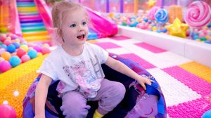 Let’s Go Play! 🎶 Весёлая детская песенка Анны Марии про игру на Английском и Русском