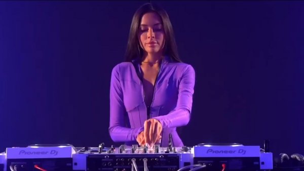 Xenia Dia (Diamond) DJ @ Live - Techno  Mix