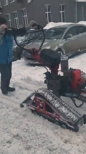 В-1Убрал двор от снега своим мотоблоком на гусеницах Крутец. Соседи сказали мне спасибо! смотреть онлайн