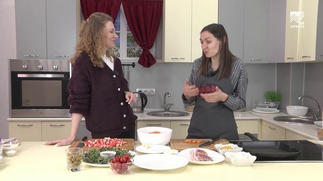 Наша кухня. Готовим два легких салата смотреть онлайн