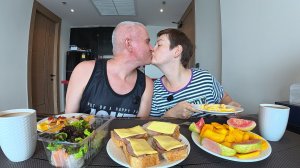 Мукбанг присматриваем КВАРТИРУ ДЛЯ ПОКУПКИ! Я в ШОКЕ от цен на недвижку! Семейный обед в Таиланде