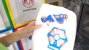 Марк тестирует ОГРОМНЫЙ игрушечный грузовик для легковых автомобилей 🚗✨