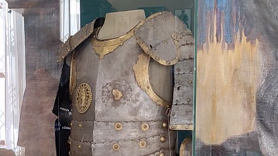 Доспех и сабля польского гусара