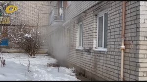ЖИЛЬЦЫ ДОМА №84/2 ПО УЛ. КУРСКОЙ ПОЖАЛОВАЛИСЬ НА ПОРЫВ ТРУБ В ПОДВАЛЕ ДОМА